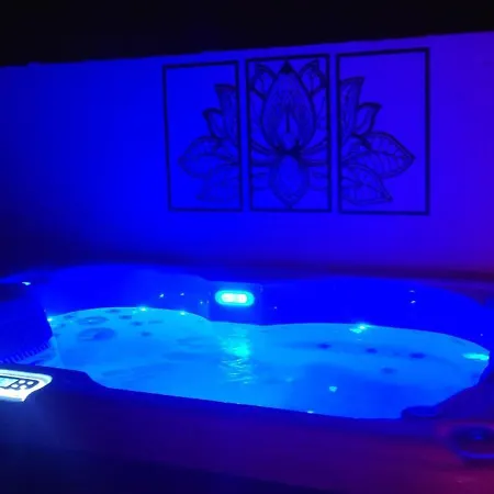 Le Romantique Avec Jacuzzi Privatif *